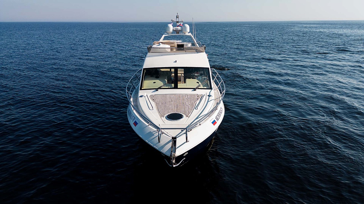 Аренда яхты Galeon 440 в Санкт-Петербурге